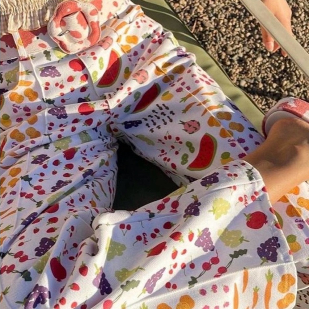 Lisa Says Gah Fruit Pants